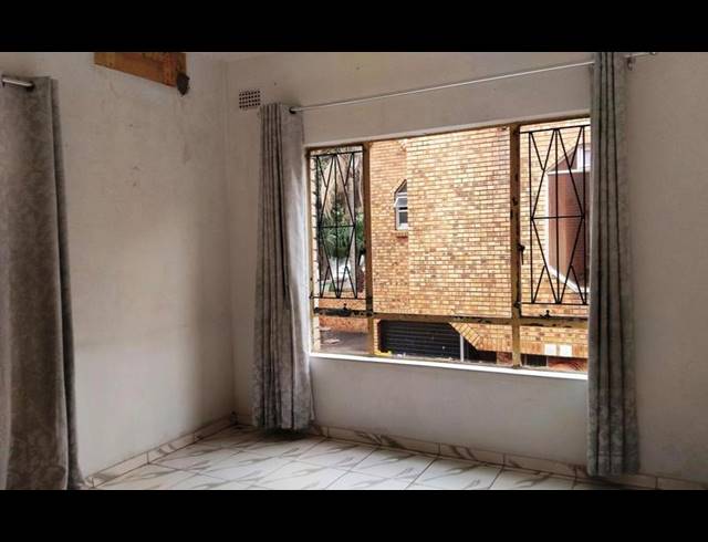 1 BEDROOM APARTMENT FOR SALE IN OVERPORT